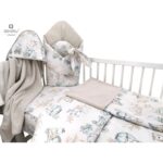Set bebeluși 6+1 piese, păturică de înfășat, prosop, păturică, cearceaf, față de pernă, husă pilotă și jucărie textilă, MimiNu, Zoo on Bikes Nugat