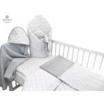 Set bebeluși 6+1 piese, păturică de înfășat, prosop, păturică, cearceaf, față de pernă, husă pilotă și jucărie textilă, MimiNu, Mini Gray Stars